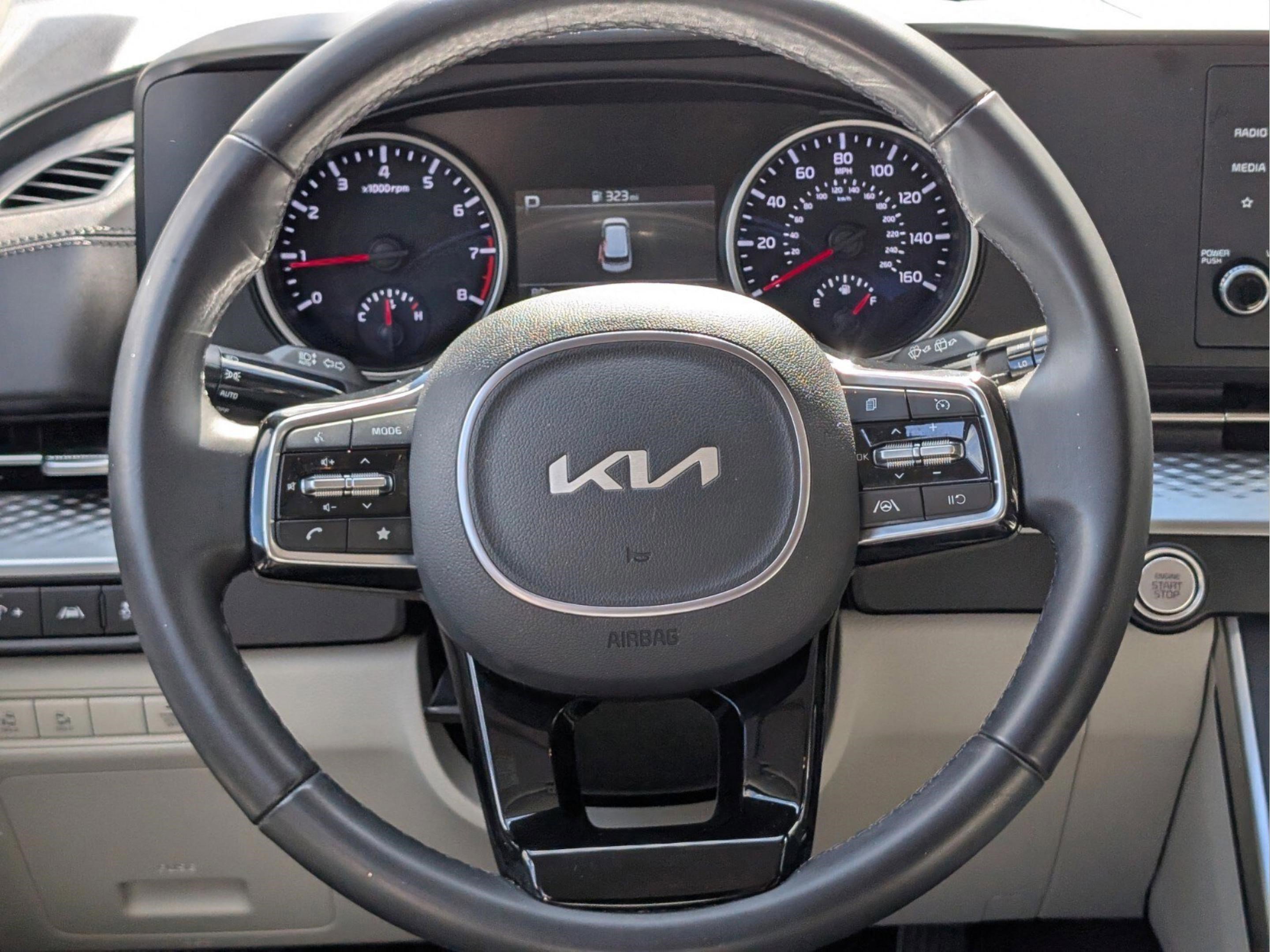 Certified 2024 Kia Carnival LX image 32