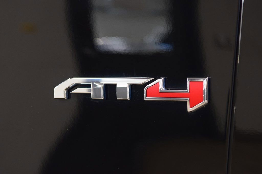 Used 2024 GMC Yukon AT4 w/ Technology Package AWD/4WD image 17