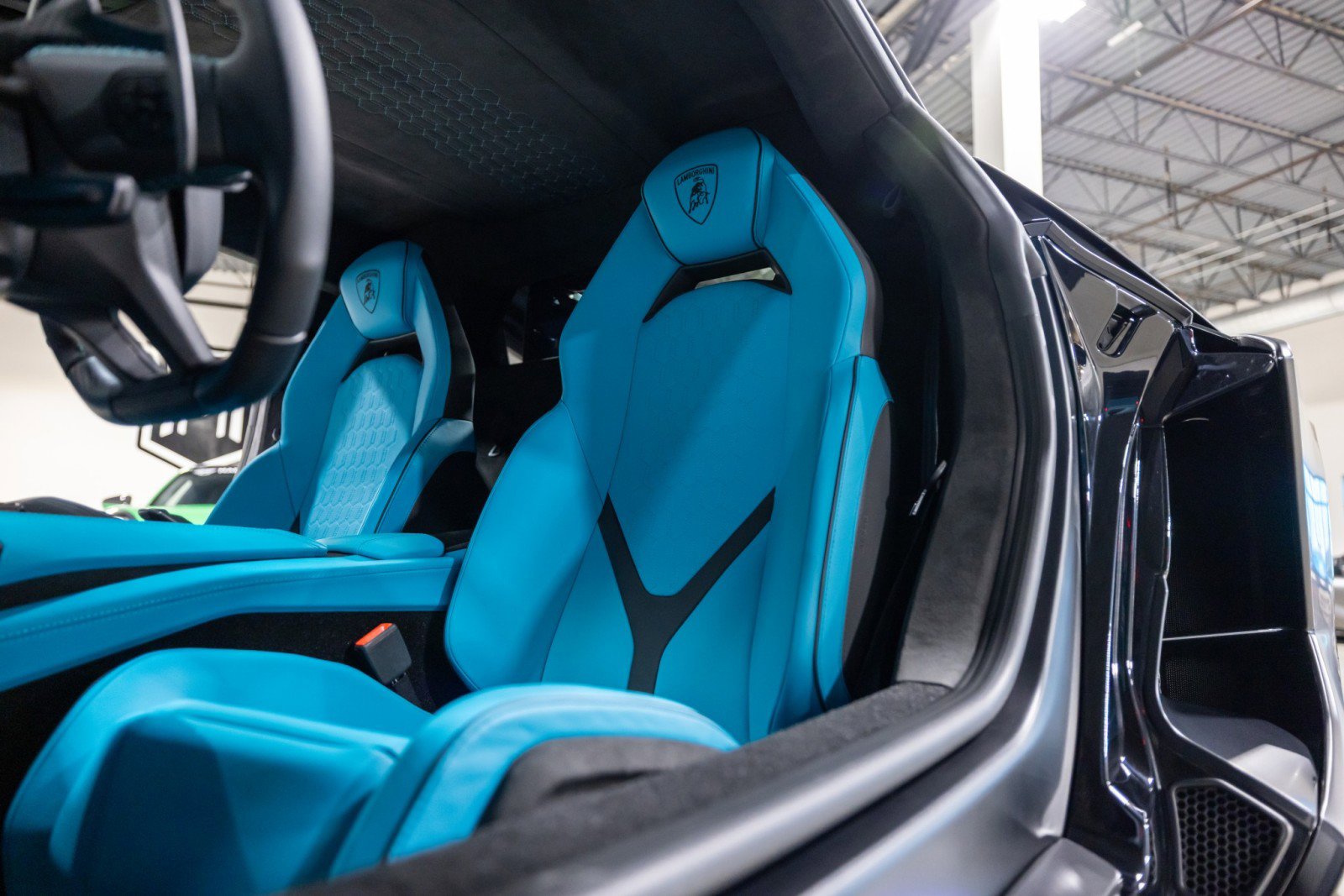Used 2025 Lamborghini Revuelto image 43
