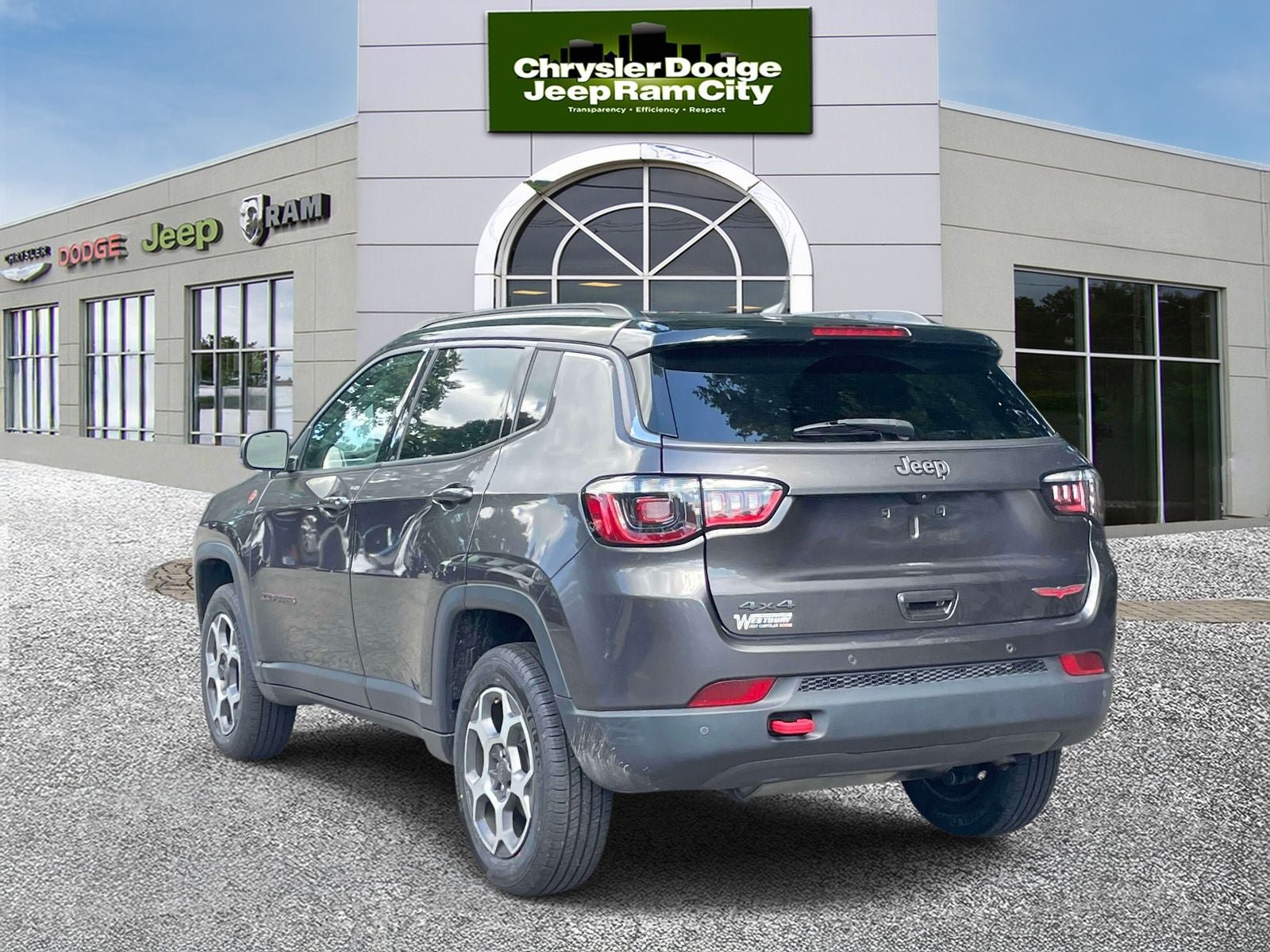 Used 2022 Jeep Compass Trailhawk AWD/4WD image 8