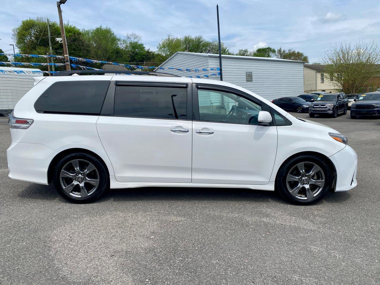 Used 2019 Toyota Sienna SE FWD image 8