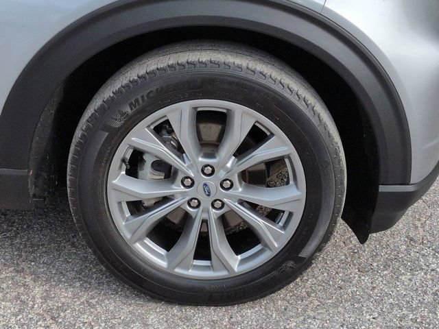 Used 2023 Ford Explorer XLT w/ Equipment Group 202A AWD/4WD image 10