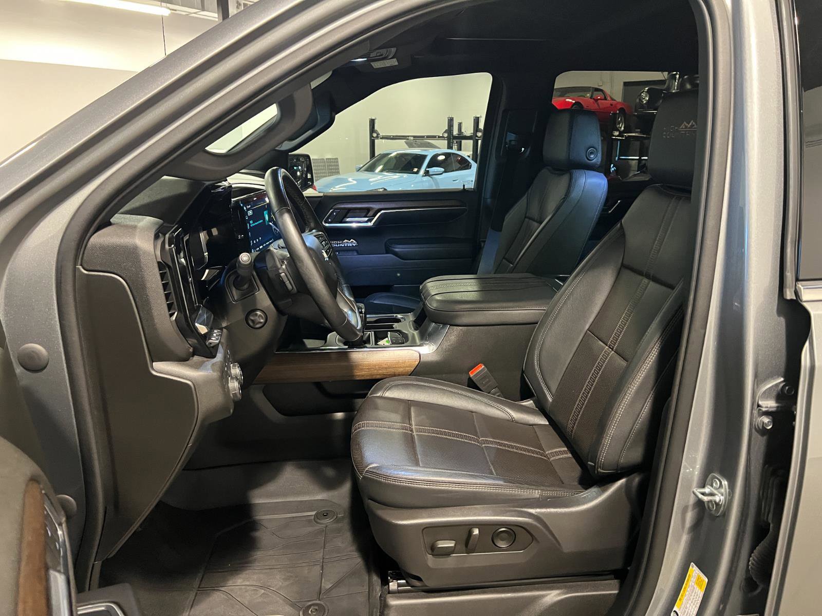 Used 2023 Chevrolet Silverado 1500 High Country w/ High Country Premium Package image 9