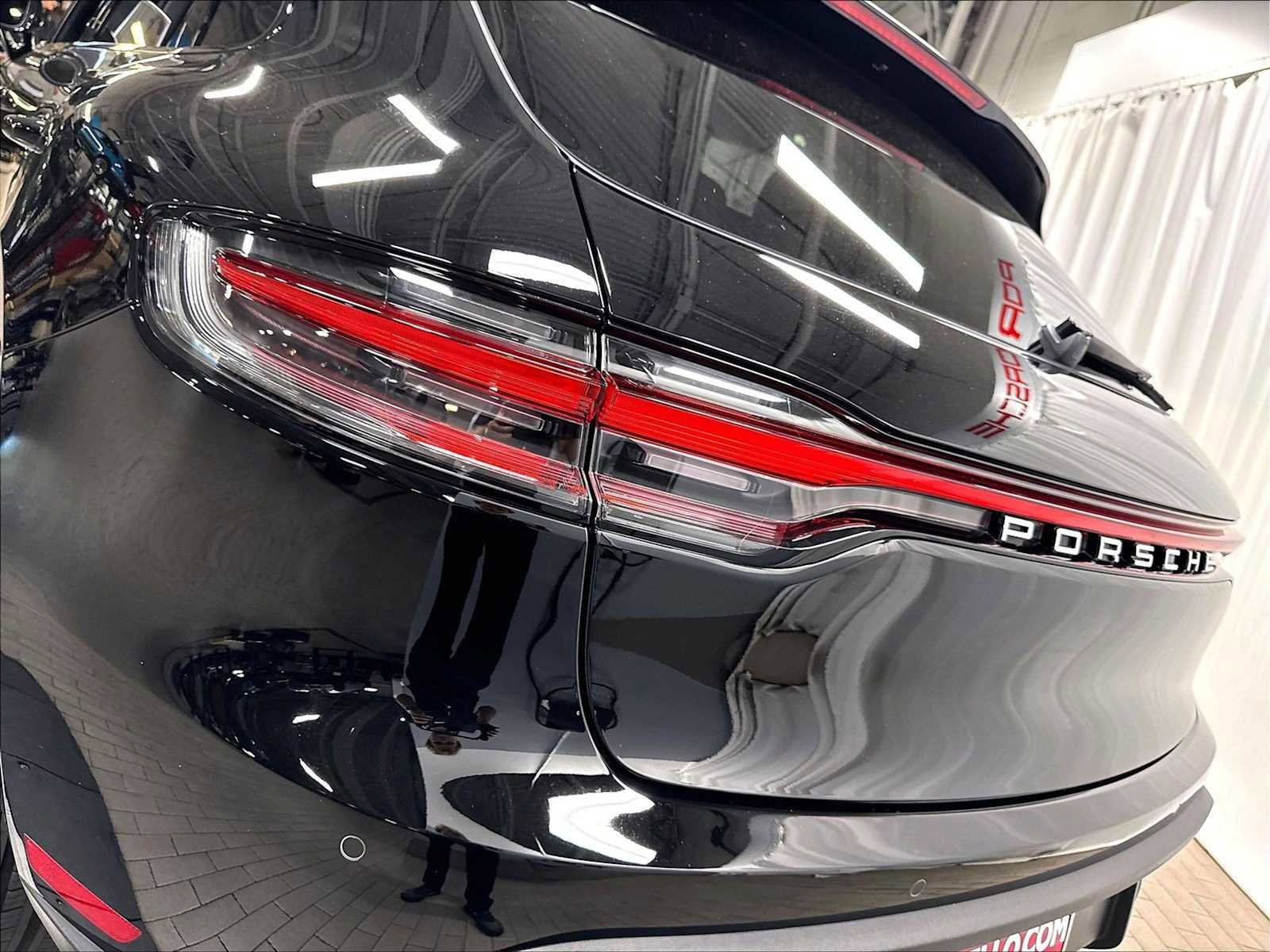 Used 2026 Porsche Macan AWD/4WD image 34