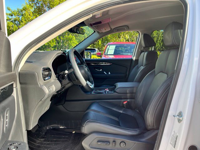 Used 2025 Honda Pilot EX-L image 6