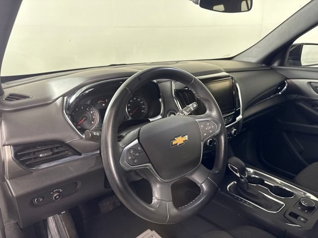 Used 2023 Chevrolet Traverse LT FWD image 16