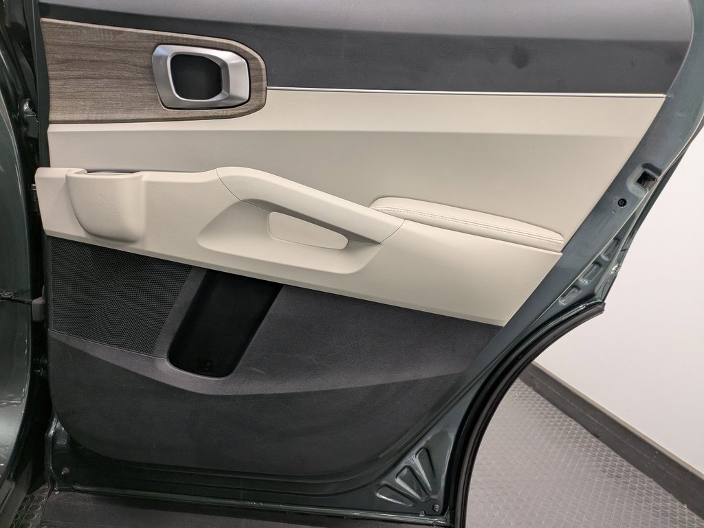 Used 2022 Kia Sorento S w/ Panoramic Sunroof Package image 25