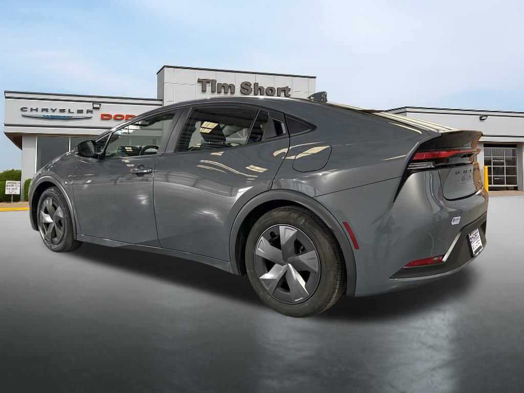 Used 2025 Toyota Prius LE image 3