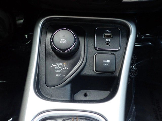 Used 2018 Jeep Compass Latitude w/ Popular Equipment Group AWD/4WD image 19