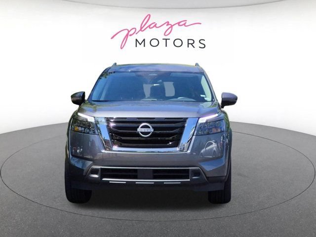 Used 2025 Nissan Pathfinder SV FWD image 3