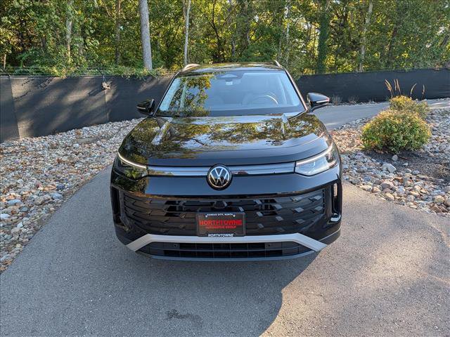 Certified 2025 Volkswagen Tiguan SE AWD/4WD image 8