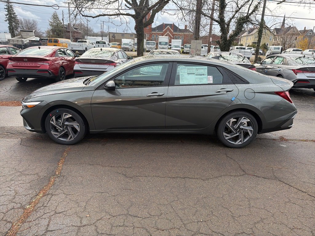 New 2025 Hyundai Elantra Sport image 4