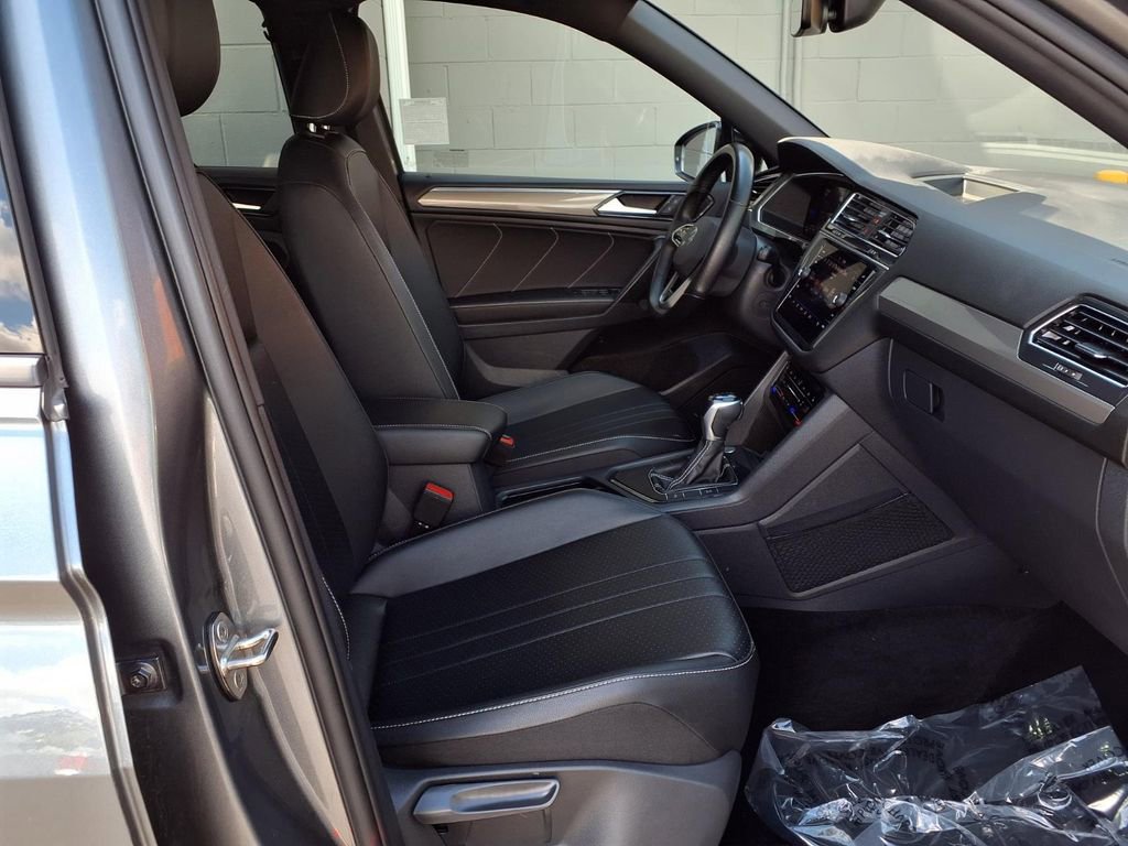Used 2023 Volkswagen Tiguan SE R-Line FWD image 24