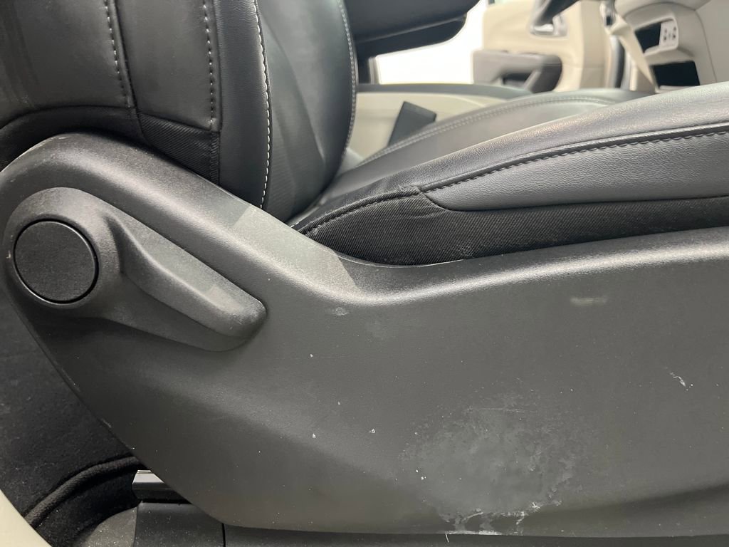 Used 2024 Chrysler Pacifica Touring-L image 31