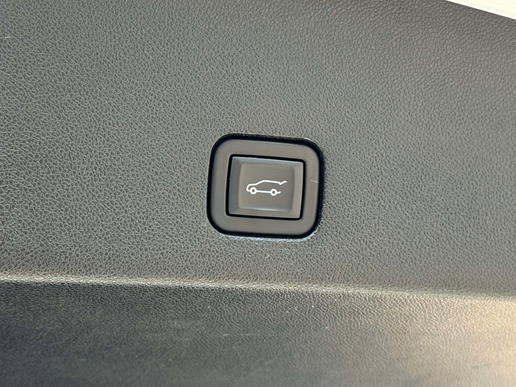 Used 2023 Cadillac XT6 Premium Luxury w/ Technology Package image 18