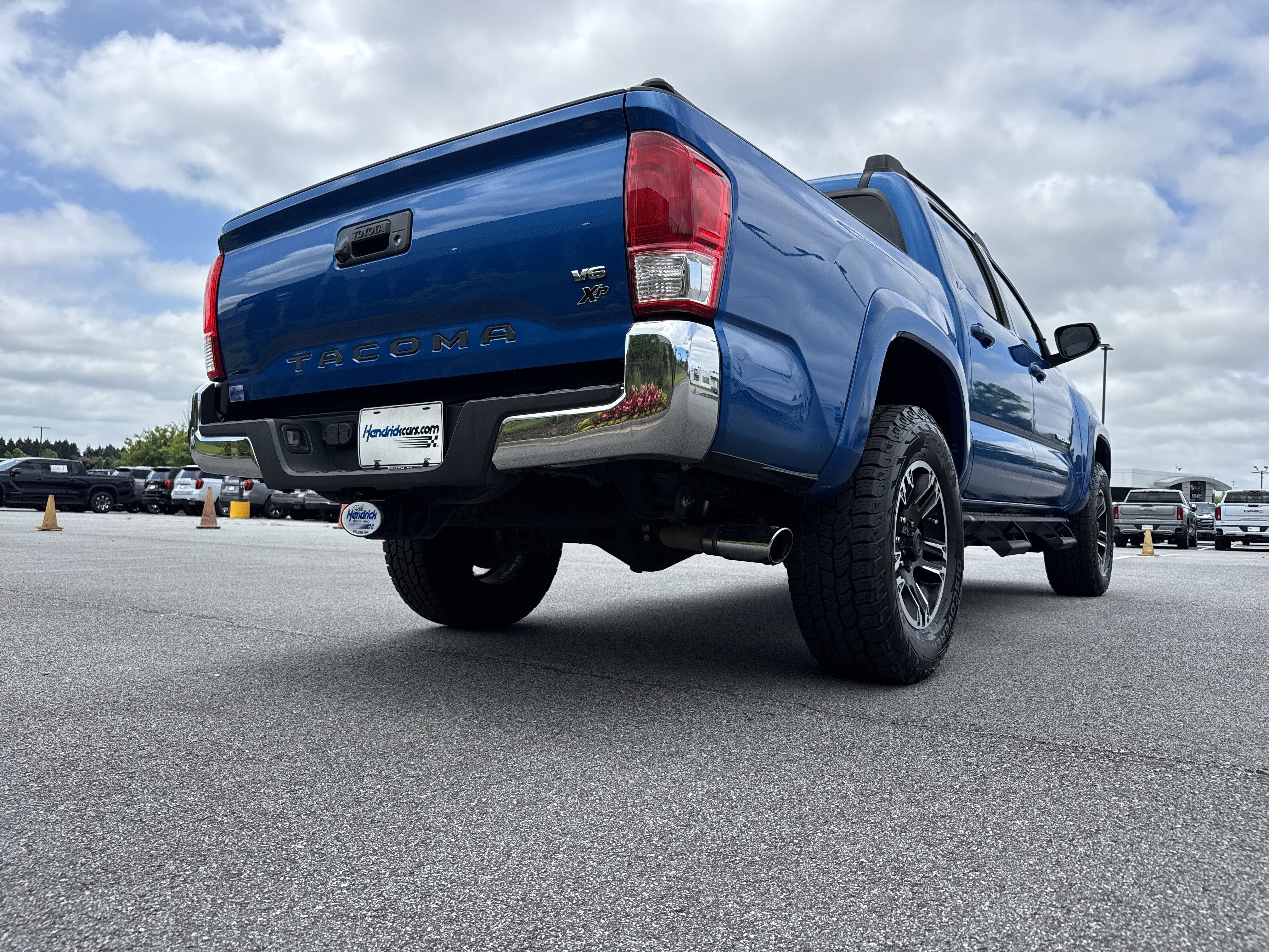 Used 2017 Toyota Tacoma SR5 w/ Tow Package RWD image 10