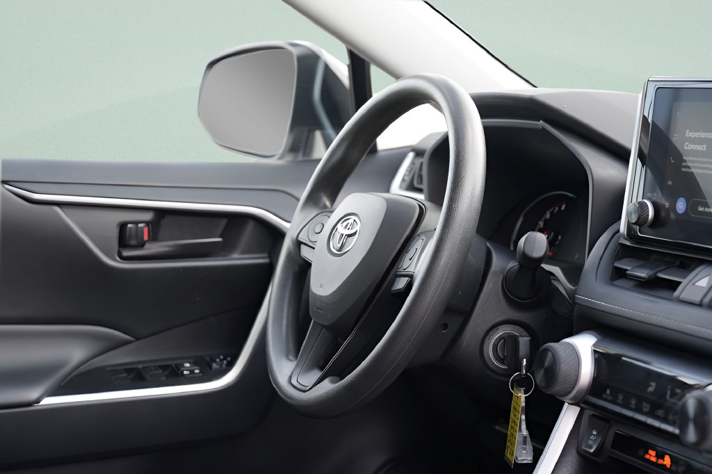 Used 2025 Toyota RAV4 LE AWD/4WD image 12