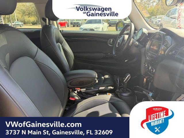 Used 2021 MINI Cooper 2-Door Hardtop image 9