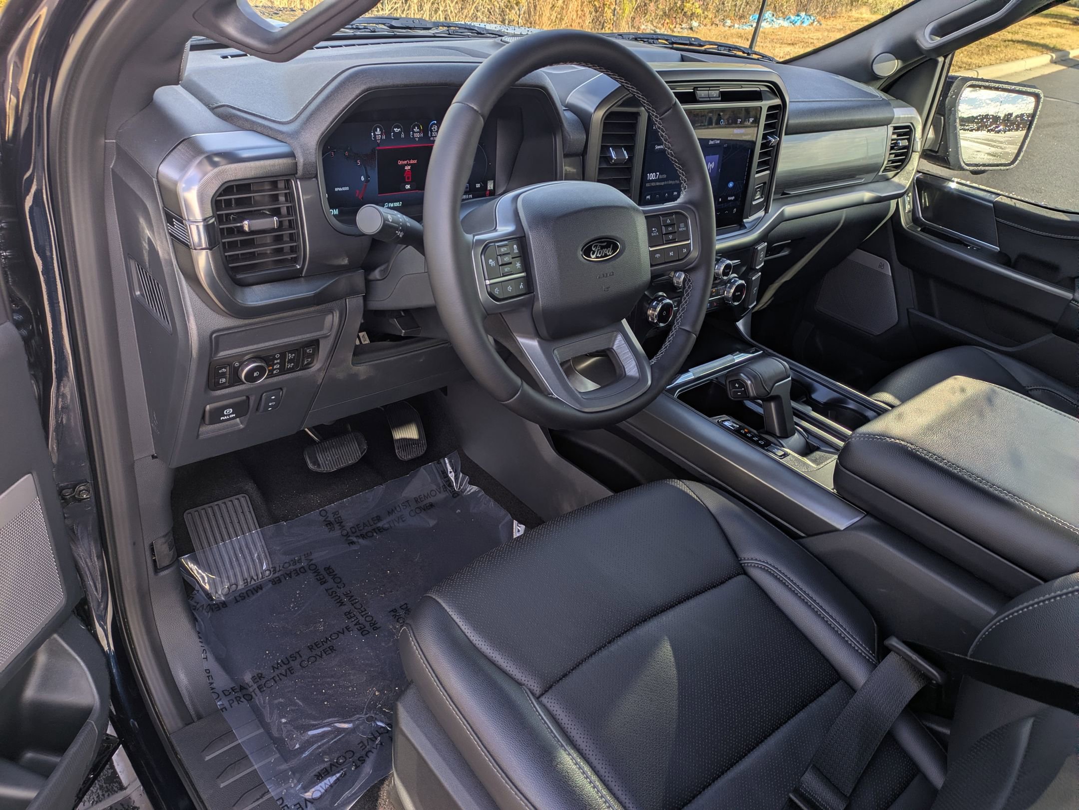 Used 2025 Ford F150 Lariat w/ Equipment Group 501A Mid image 9