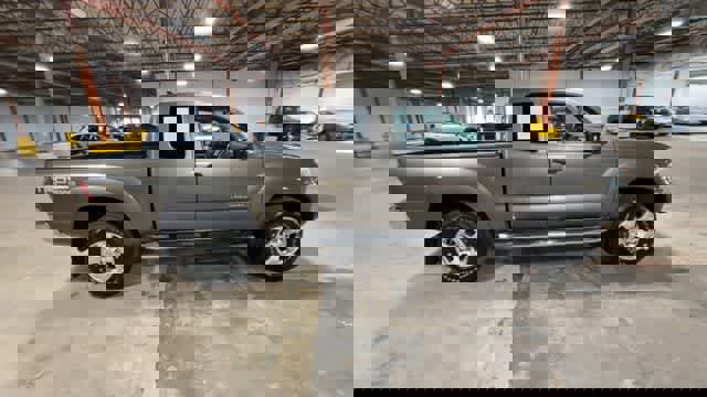 Used 2015 Toyota Tacoma 4x4 Access Cab V6 w/ TRD Off-Road Package image 9