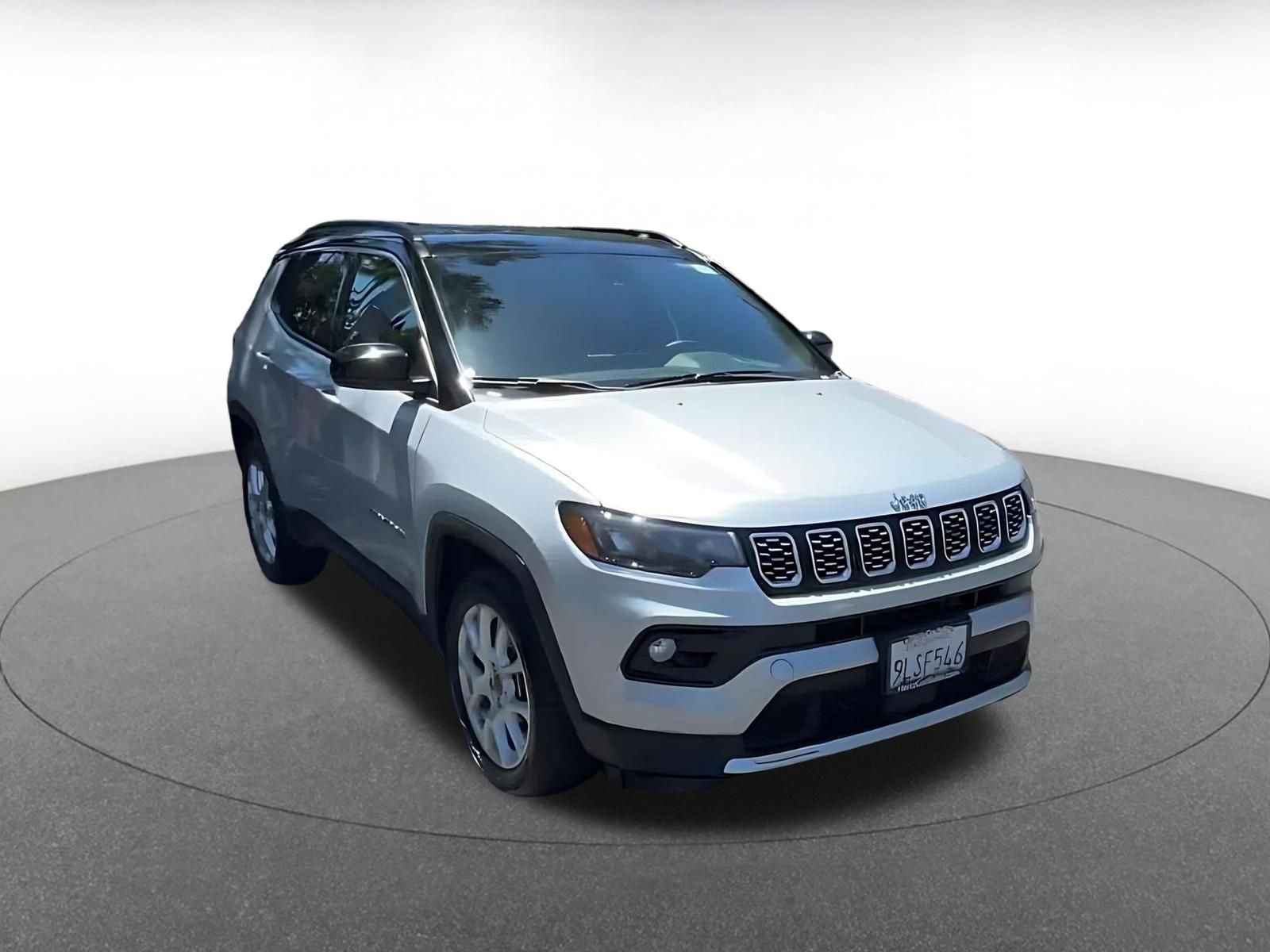 Used 2025 Jeep Compass Limited AWD/4WD image 3