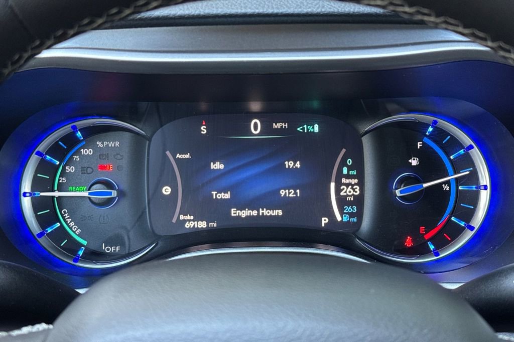 Used 2023 Chrysler Pacifica Touring-L image 24