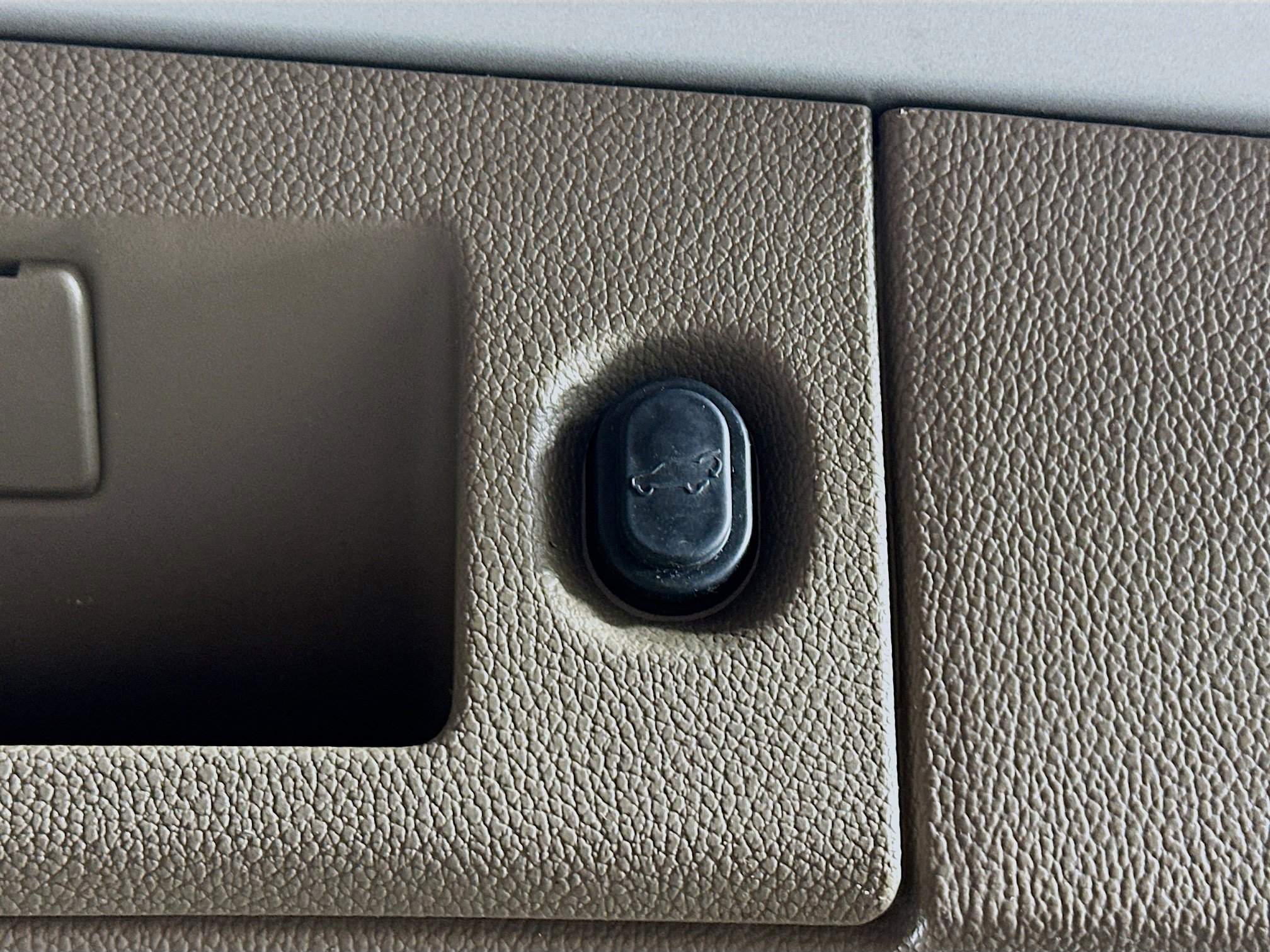 Used 2018 Chevrolet Suburban LT image 30