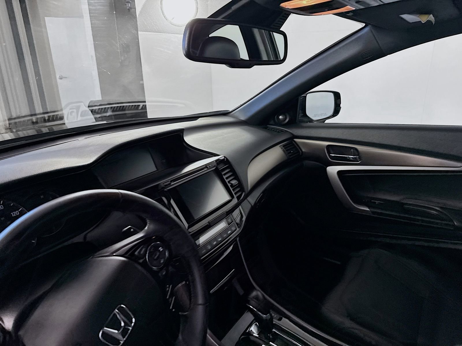 Used 2017 Honda Accord EX-L image 6