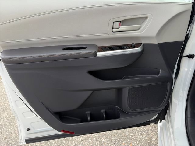 Used 2023 Toyota Sienna LE FWD image 20