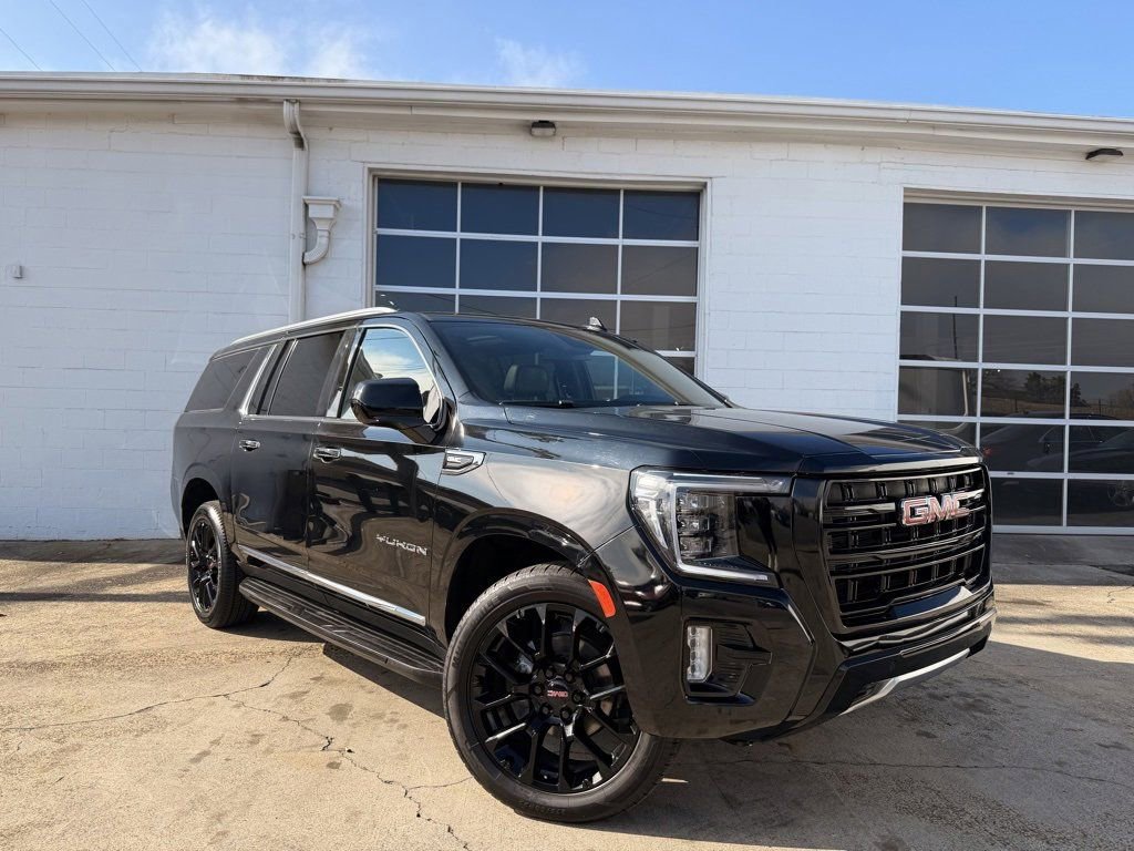 Used 2023 GMC Yukon XL SLT image 2