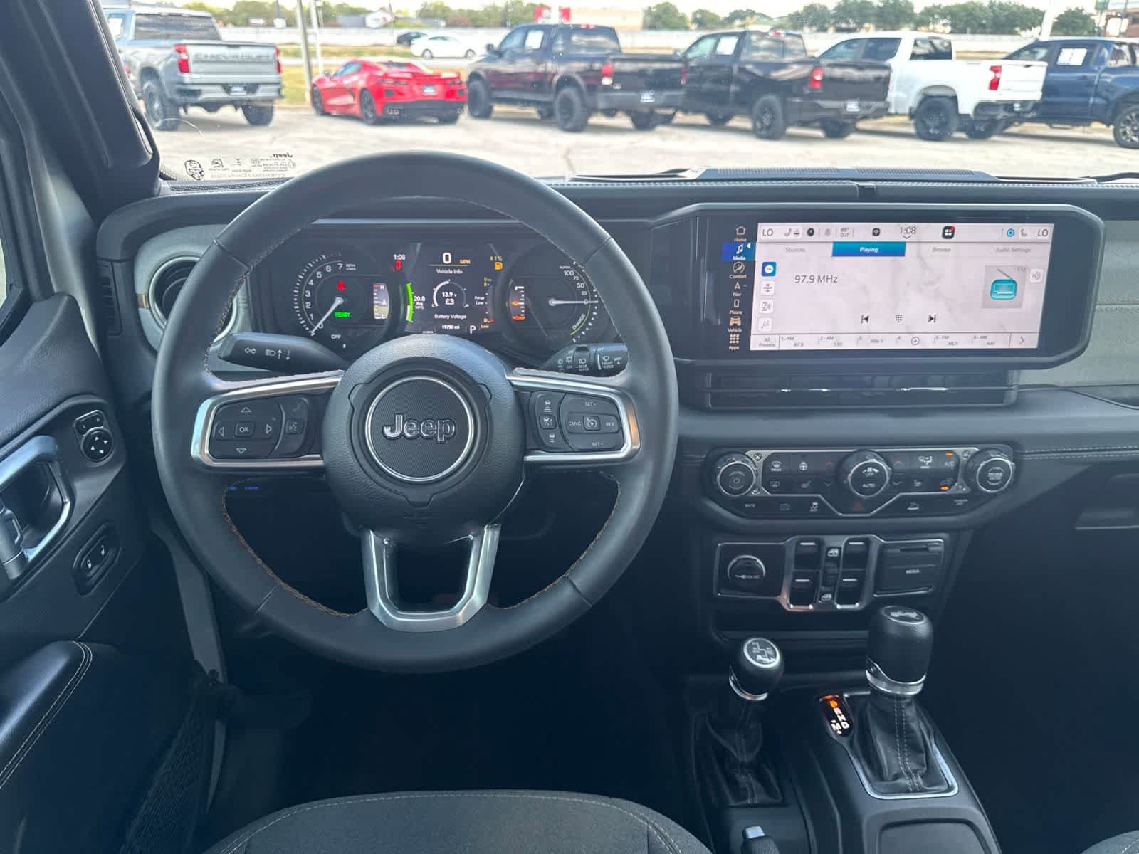 Used 2024 Jeep Wrangler Unlimited Sahara w/ Technology Group AWD/4WD image 13