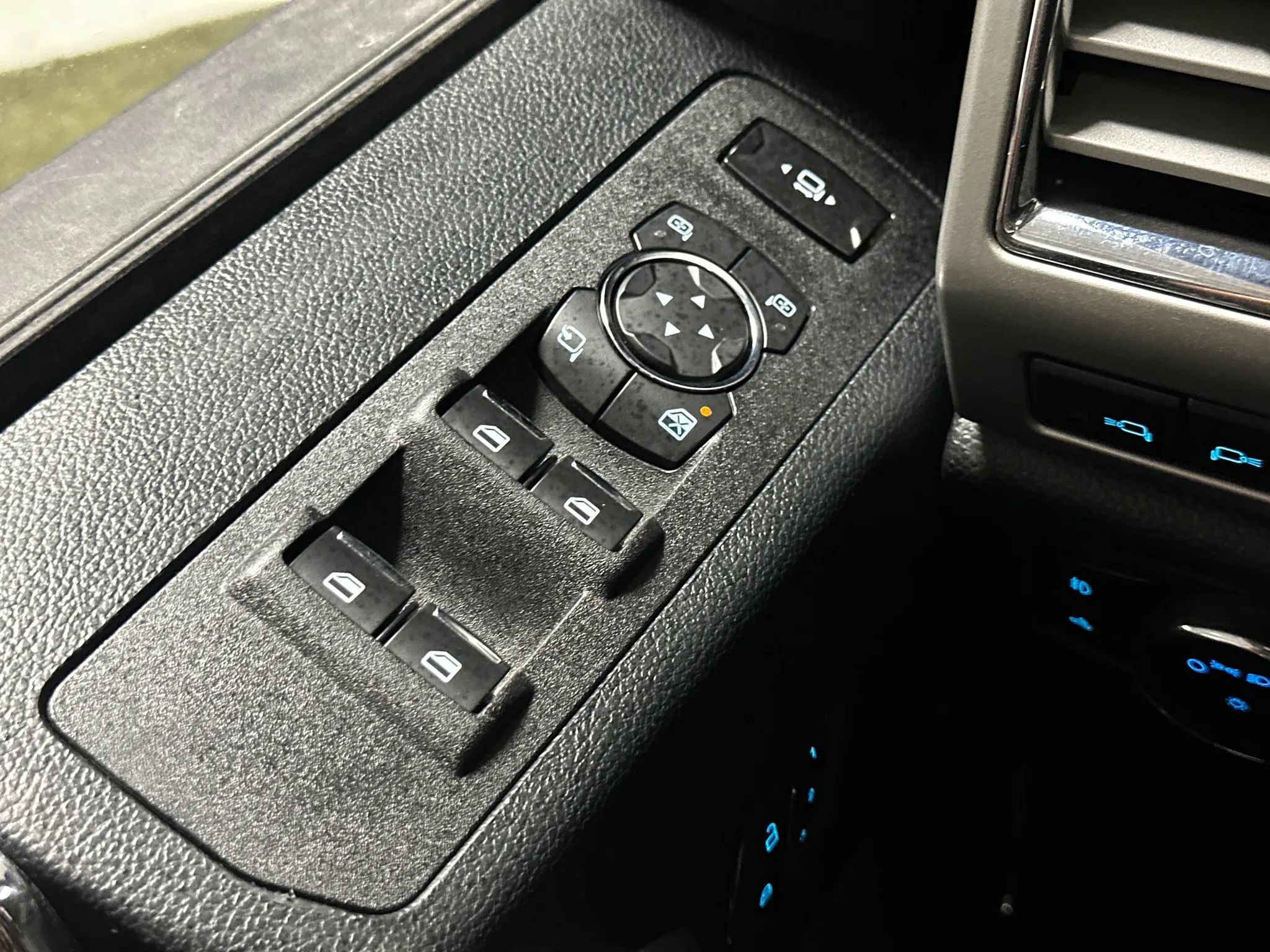 Used 2017 Ford F250 Lariat w/ Lariat Ultimate Package AWD/4WD image 32