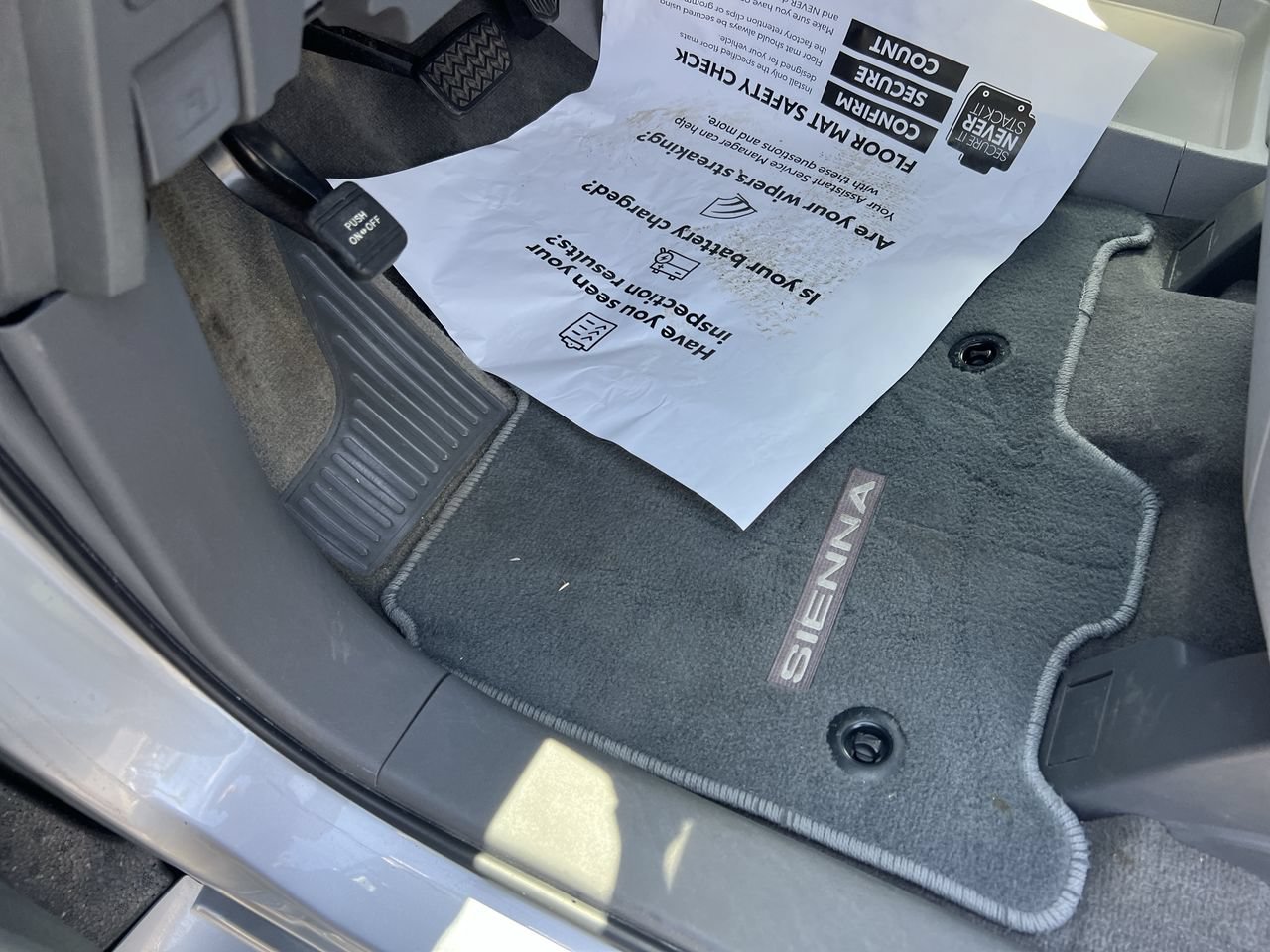 Used 2018 Toyota Sienna XLE FWD image 17