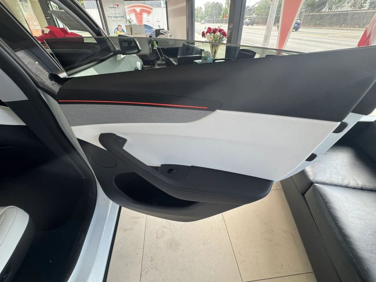 Used 2026 Tesla Model Y 2WD image 15