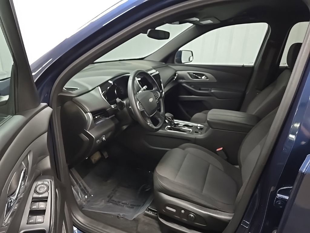Used 2023 Chevrolet Traverse LT image 28