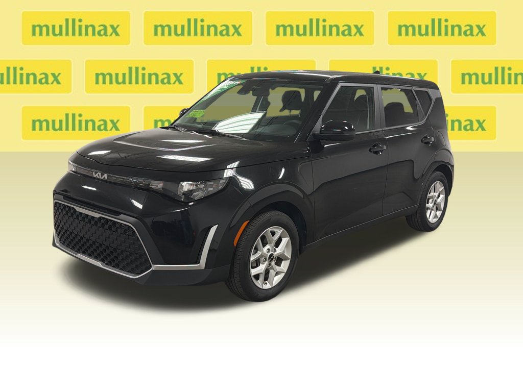Used 2025 Kia Soul LX w/ LX Technology Package FWD image 8