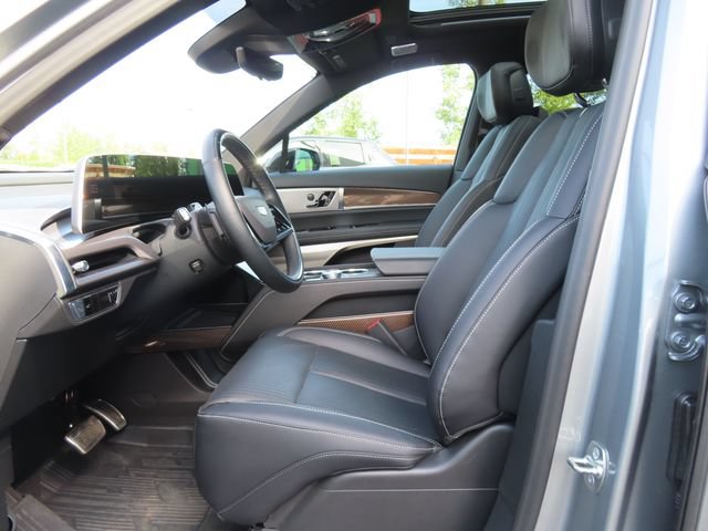 Certified 2026 Cadillac Vistiq Sport w/ LPO, Floor Liner Package AWD/4WD image 11