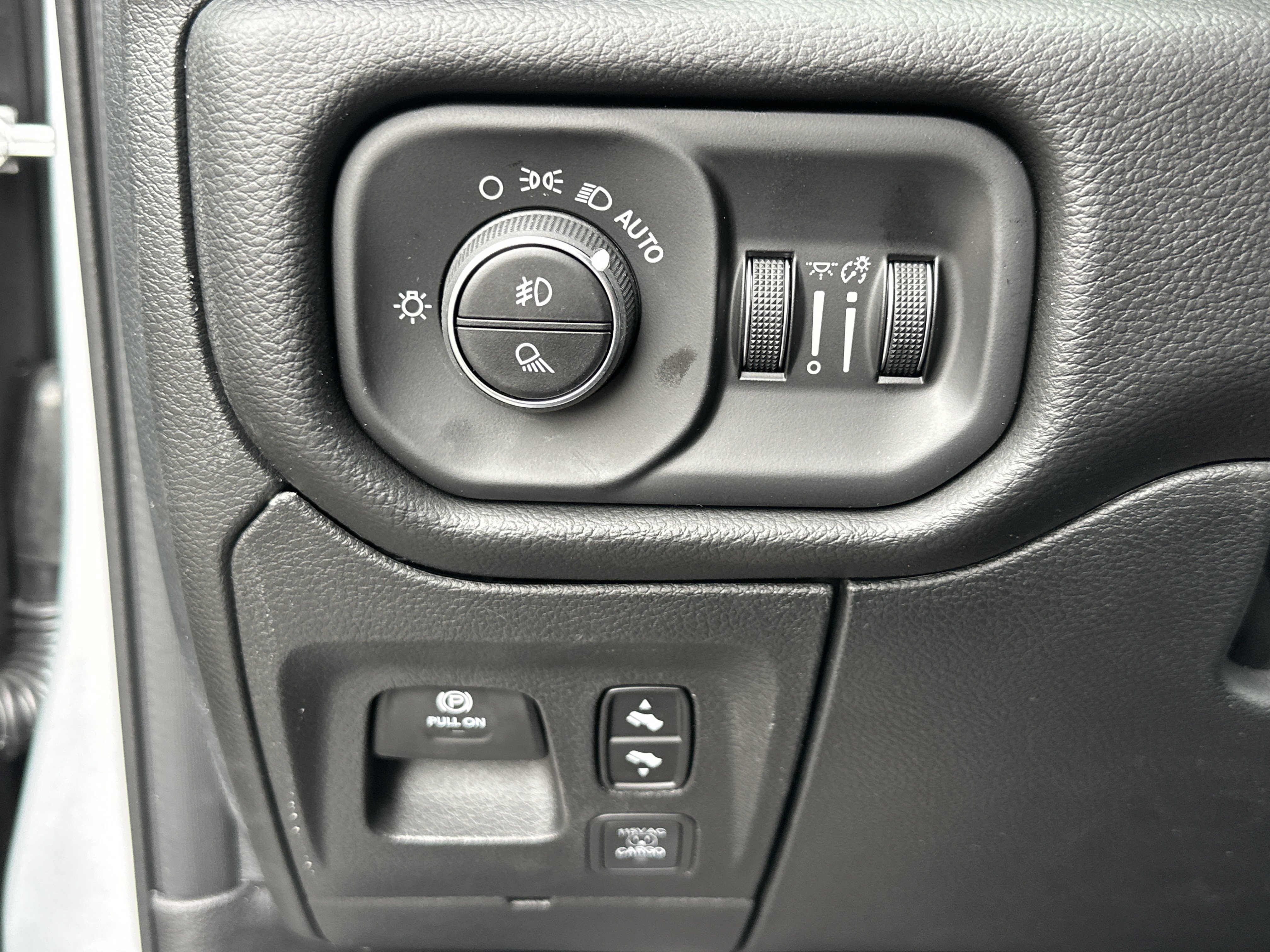 Used 2026 RAM 1500 4x4 Crew Cab image 12