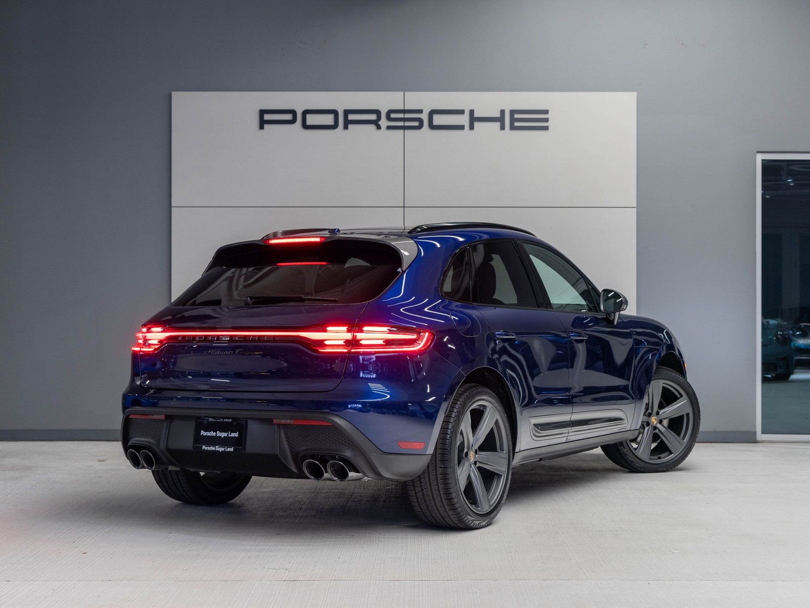 Certified 2026 Porsche Macan Turbo AWD/4WD image 7