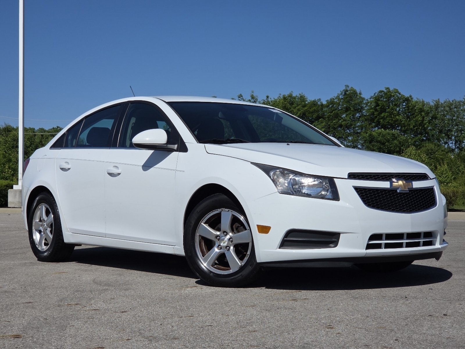 Used 2014 Chevrolet Cruze LT FWD image 2