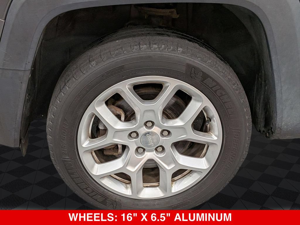 Used 2018 Jeep Renegade Latitude w/ Cold Weather Group AWD/4WD image 10