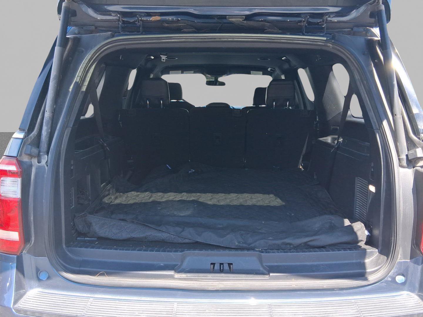 Used 2018 Ford Expedition Max XLT w/ Equipment Group 202A RWD image 9