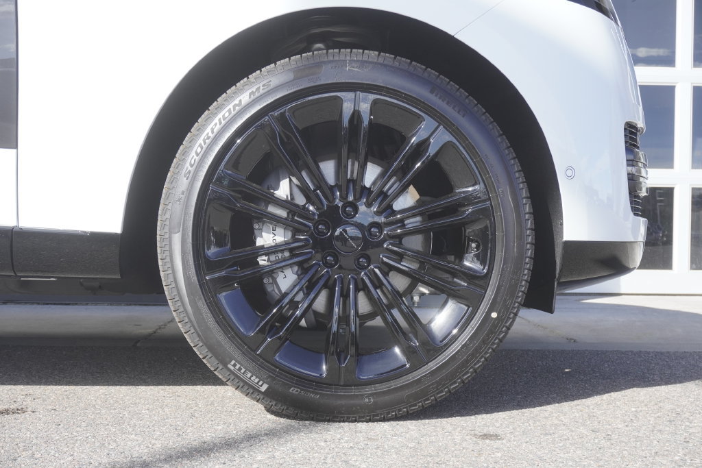 New 2026 Land Rover Range Rover Long Wheelbase SE AWD/4WD image 35