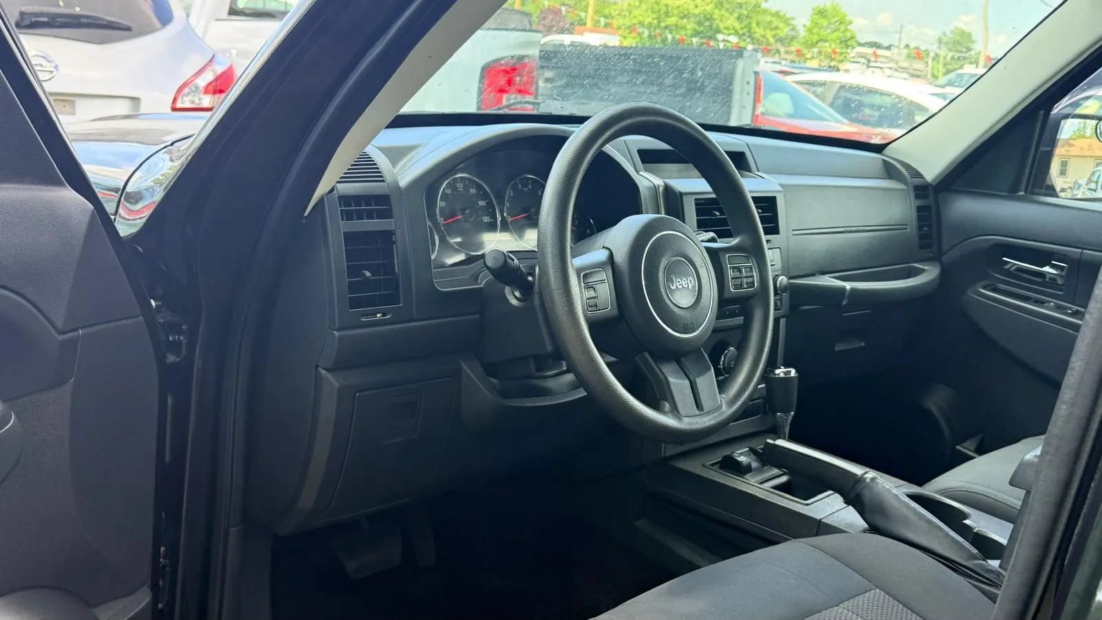 Used 2012 Jeep Liberty Sport AWD/4WD image 5