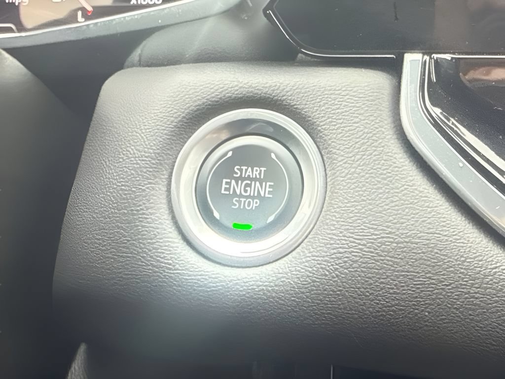 Used 2024 GMC Canyon Elevation w/ Elevation Premium Package AWD/4WD image 12