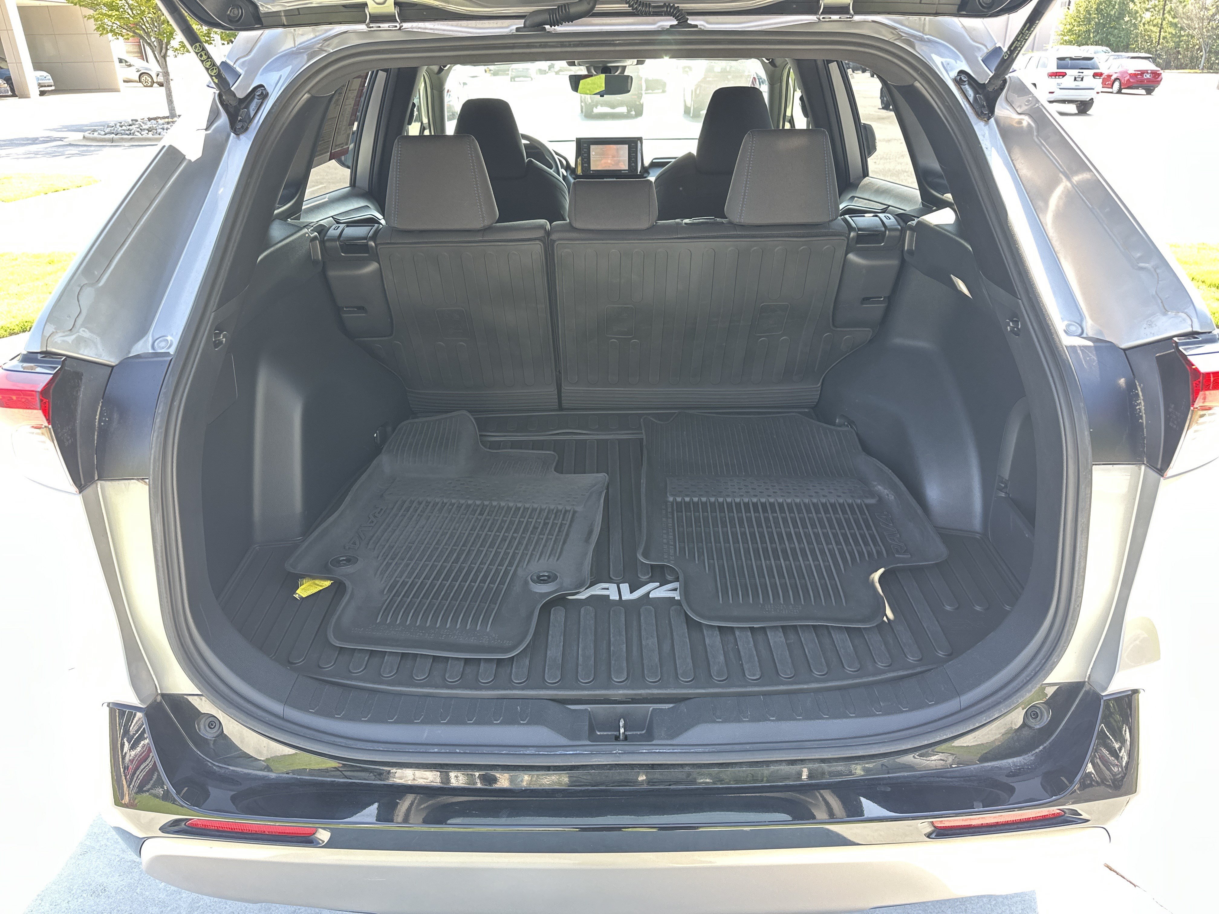 Used 2022 Toyota RAV4 SE AWD/4WD image 32