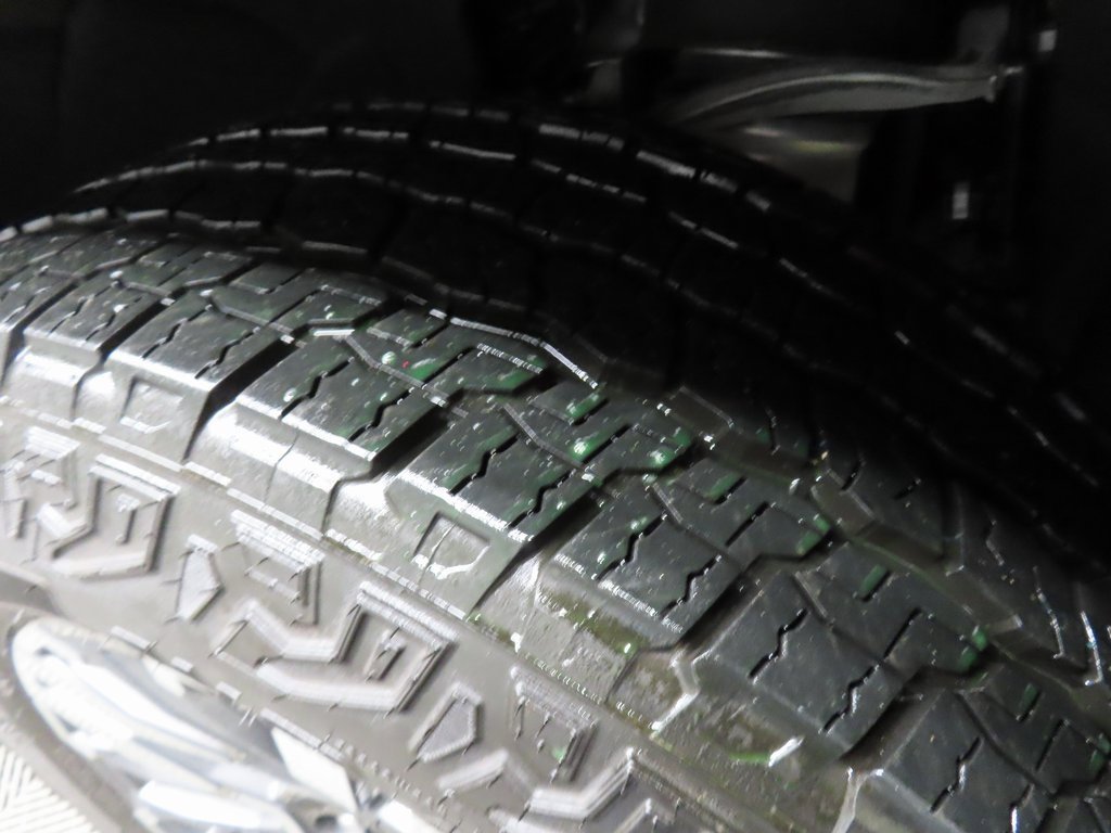 Used 2025 Chevrolet Suburban Z71 image 7