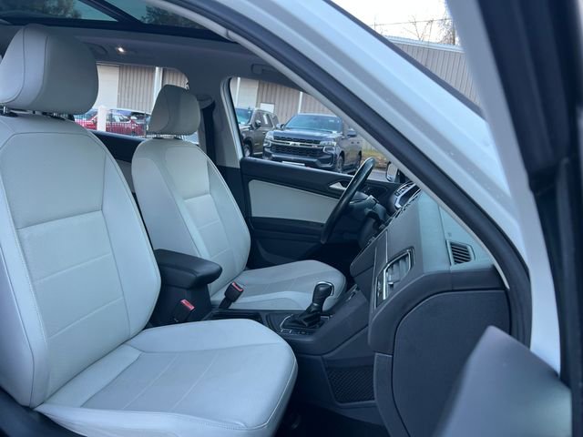 Used 2019 Volkswagen Tiguan SE w/ Panoramic Sunroof Package image 32