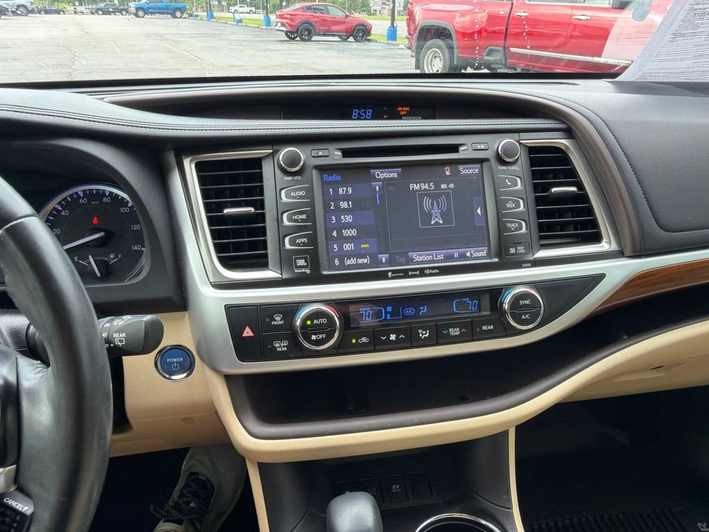 Used 2019 Toyota Highlander Limited Platinum AWD/4WD image 10