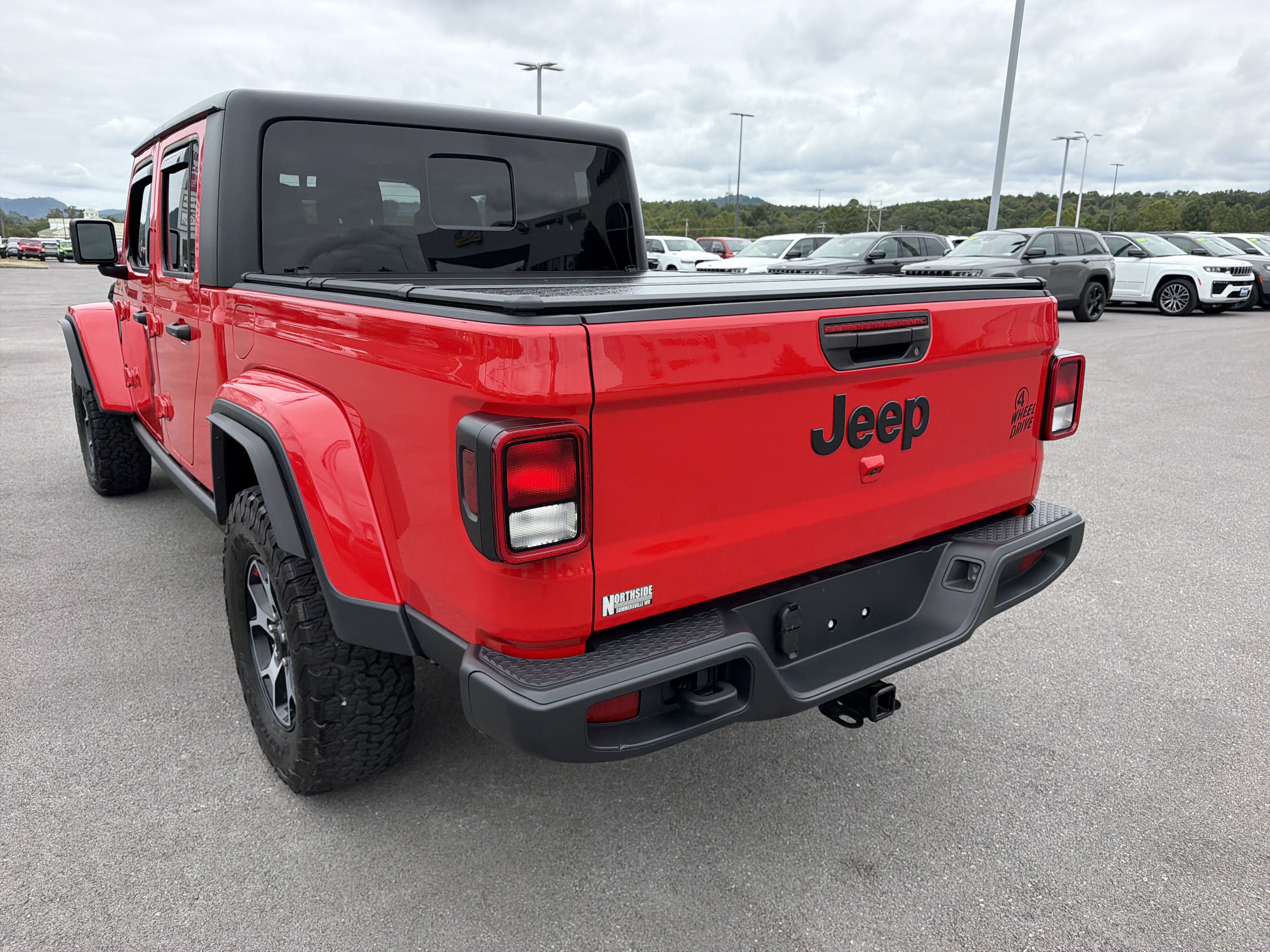 Used 2023 Jeep Gladiator Sport AWD/4WD image 8